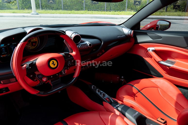 Ferrari F8 Tributo (Rood), 2020 te huur in Dubai