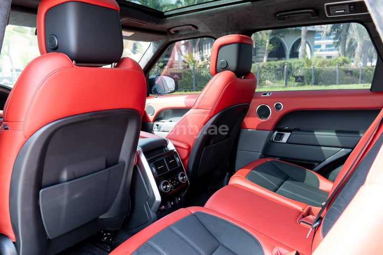 Ferrari F8 Tributo (Rood), 2020 te huur in Dubai