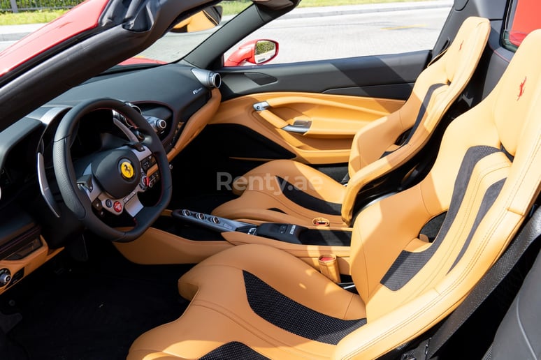 Ferrari F8 Tributo Spyder (Rouge), 2021 &agrave; louer &agrave; Duba&iuml;