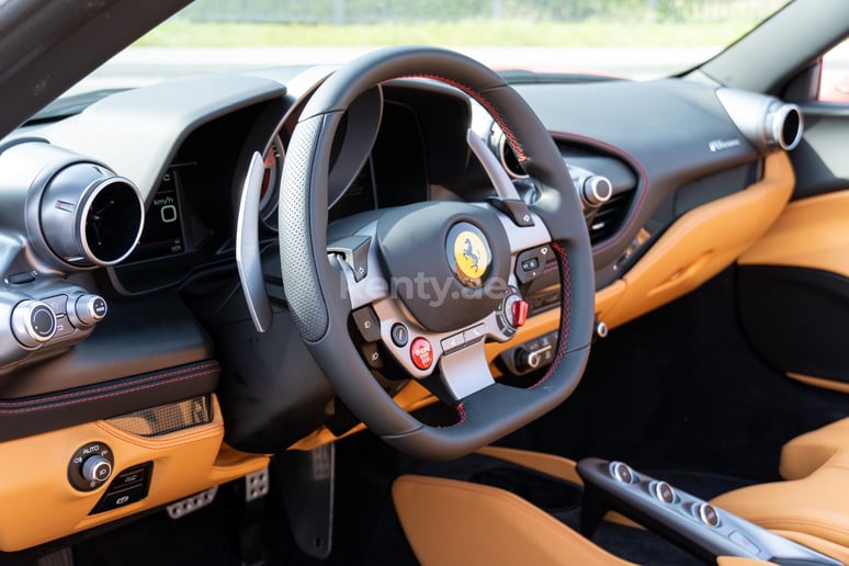 Ferrari F8 Tributo Spyder (Rouge), 2021 &agrave; louer &agrave; Duba&iuml;