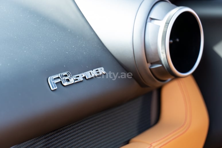 Ferrari F8 Tributo Spyder (Rouge), 2021 &agrave; louer &agrave; Duba&iuml;