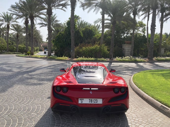 Ferrari F8 Tributo (Rosso), 2021 in affitto a Dubai
