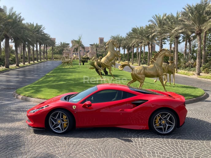 Ferrari F8 Tributo (Rosso), 2021 in affitto a Dubai