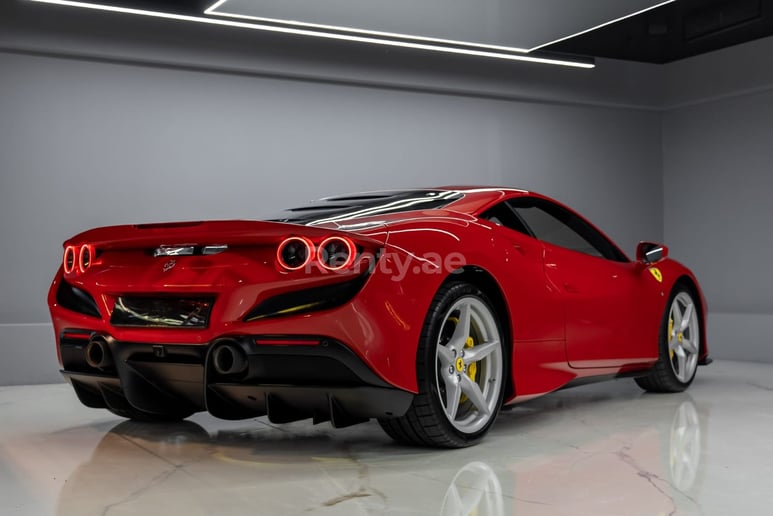 在迪拜 租 Ferrari F8 Tributo (红色), 2022 0