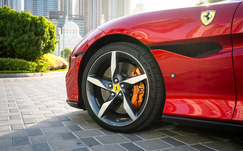 Ferrari Portofino Rosso (rojo), 2023 - ofertas de arrendamiento en Abu Dhabi