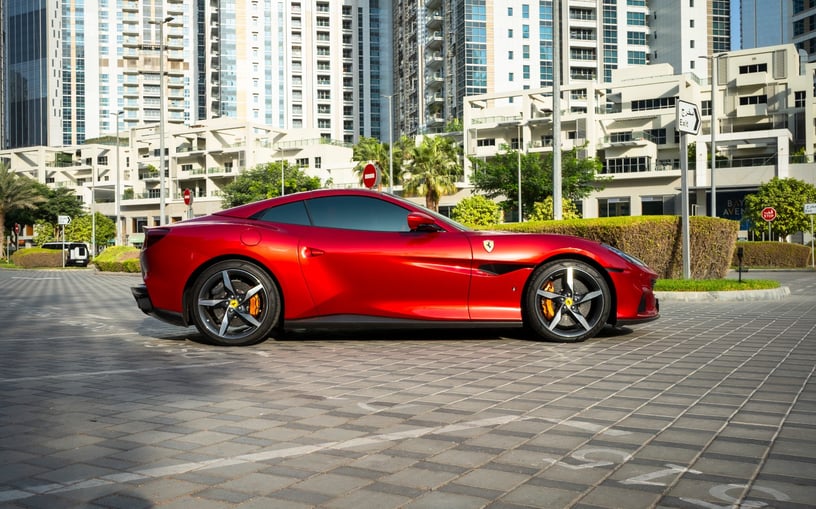 Ferrari Portofino Rosso (rojo), 2023 - ofertas de arrendamiento en Abu Dhabi