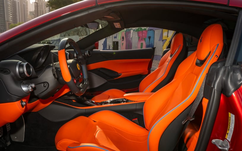 Ferrari Portofino Rosso (rojo), 2023 - ofertas de arrendamiento en Abu Dhabi