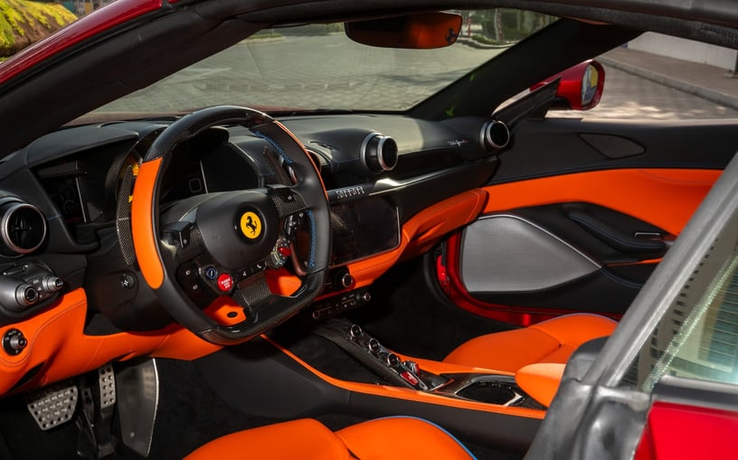 Ferrari Portofino Rosso (rojo), 2023 - ofertas de arrendamiento en Abu Dhabi