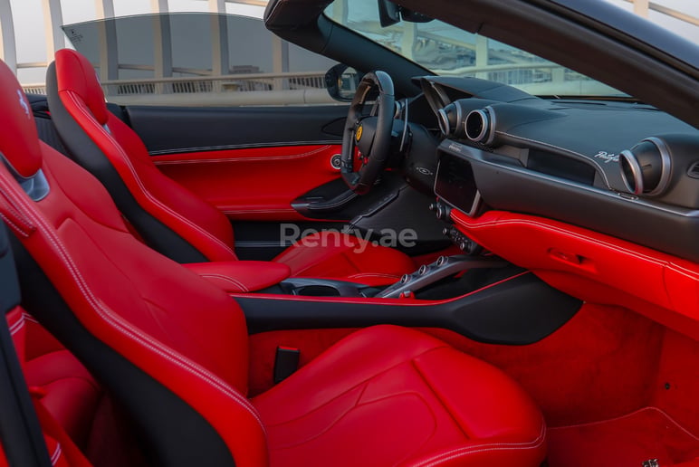 Ferrari Portofino Rosso Black Roof (Красный), 2019 для аренды в Абу-Даби