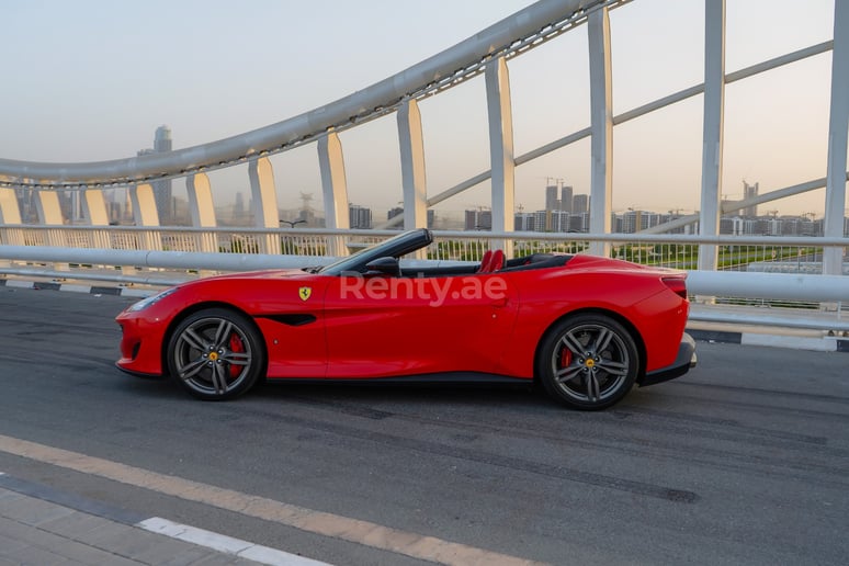 Ferrari Portofino Rosso Black Roof (Красный), 2019 для аренды в Абу-Даби