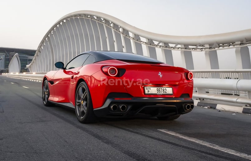 Ferrari Portofino Rosso Black Roof (Красный), 2019 для аренды в Абу-Даби
