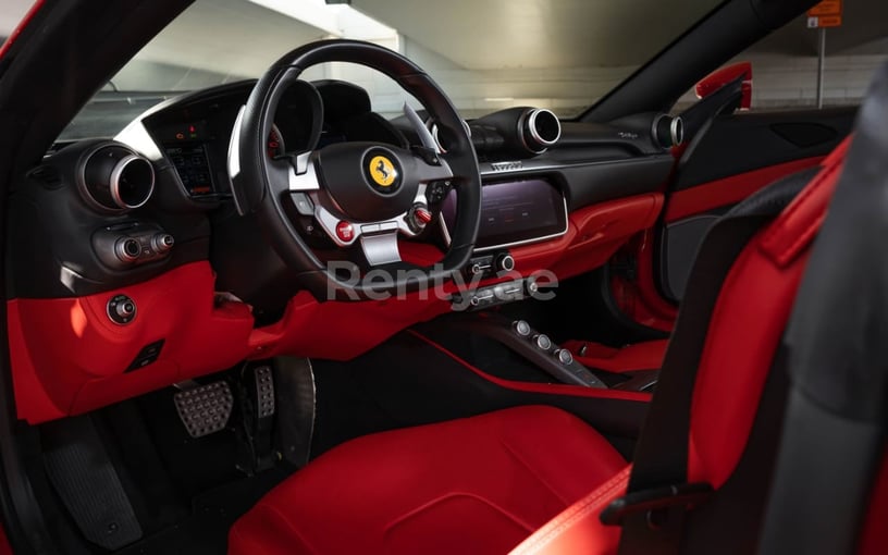 Ferrari Portofino Rosso Red Roof (Красный), 2019 для аренды в Абу-Даби