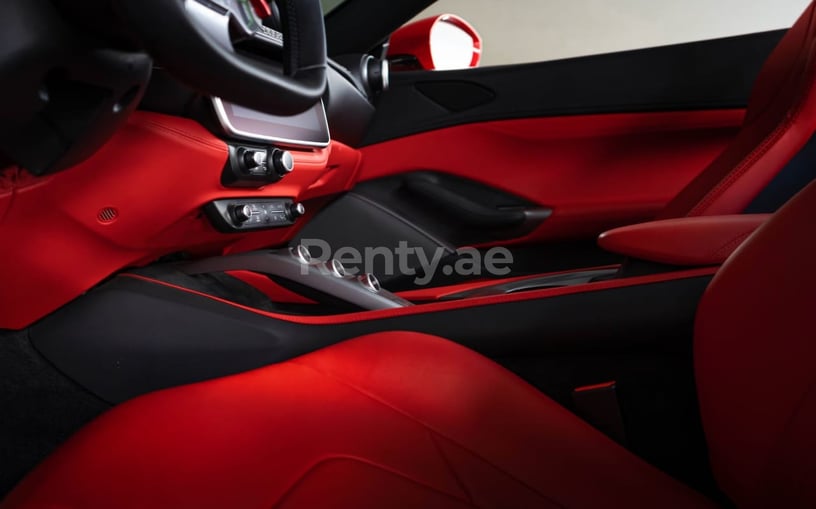 Ferrari Portofino Rosso Red Roof (Красный), 2019 для аренды в Абу-Даби