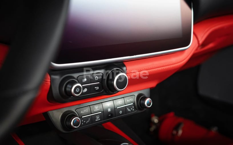 Ferrari Portofino Rosso Red Roof (Красный), 2019 для аренды в Абу-Даби