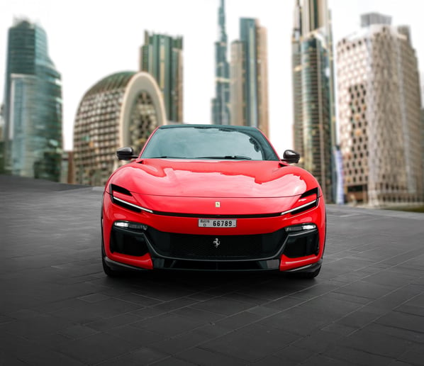 Ferrari Purosangue (rojo), 2025 para alquiler en Ras Al Khaimah