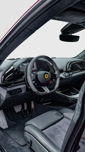 Ferrari Purosangue (rojo), 2025 para alquiler en Ras Al Khaimah