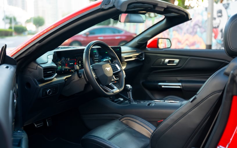 Ford Mustang cabrio (Rouge), 2023 - offres de bail &agrave; Ras Al Khaimah