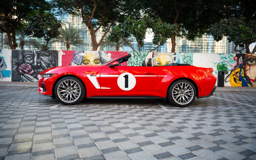 Ford Mustang cabrio (Rouge), 2023 - offres de bail &agrave; Ras Al Khaimah