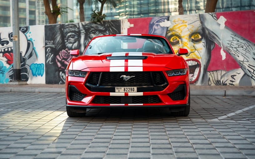 Ford Mustang cabrio (Rouge), 2023 - offres de bail &agrave; Ras Al Khaimah