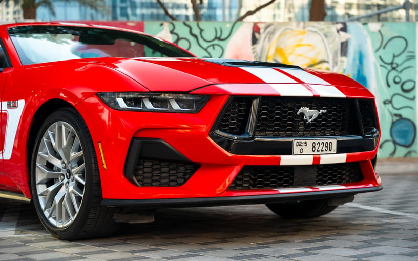 Ford Mustang cabrio (Rouge), 2023 - offres de bail &agrave; Ras Al Khaimah