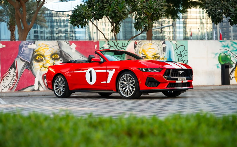 Ford Mustang cabrio (Rouge), 2023 - offres de bail &agrave; Ras Al Khaimah