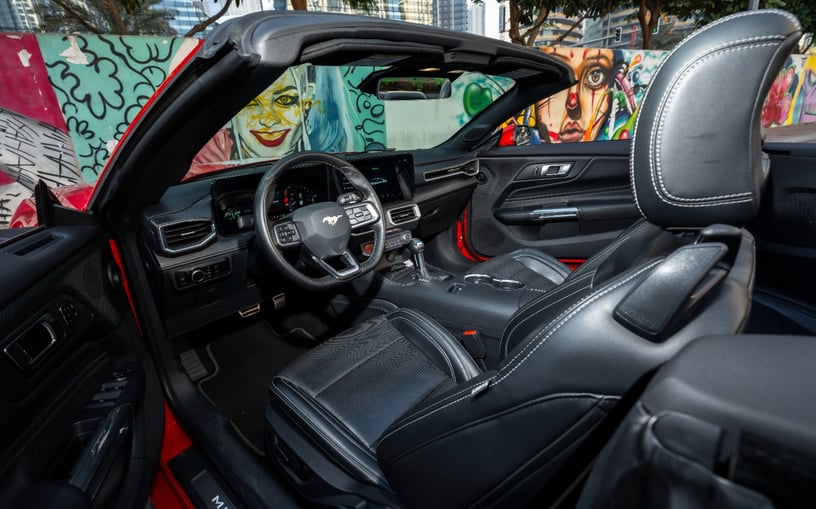 Ford Mustang cabrio (Rouge), 2023 - offres de bail &agrave; Ras Al Khaimah