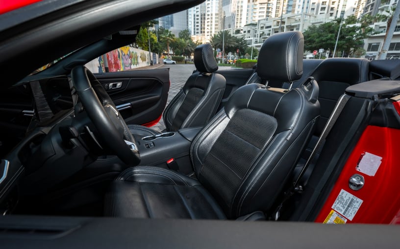 Ford Mustang cabrio (Rouge), 2023 - offres de bail &agrave; Ras Al Khaimah