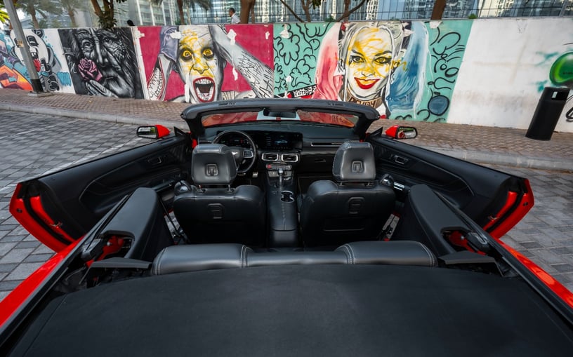 Ford Mustang cabrio (Rouge), 2023 - offres de bail &agrave; Ras Al Khaimah