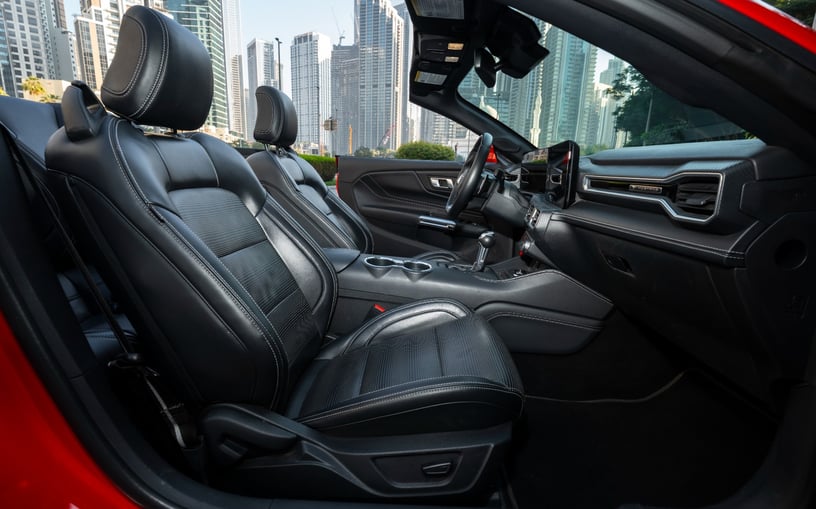 Ford Mustang cabrio (Rouge), 2023 - offres de bail &agrave; Ras Al Khaimah