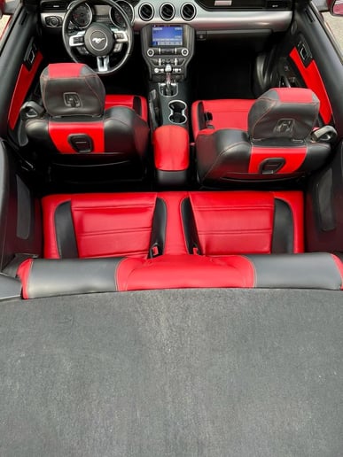 Ford Mustang Convertible (Rood), 2021 te huur in Dubai