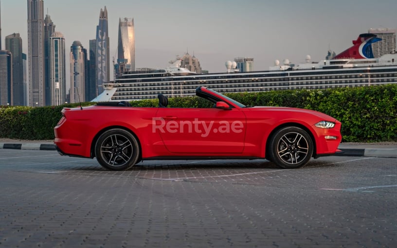 Dubai'de kiralık Ford Mustang Cabrio (Kırmızı), 2019