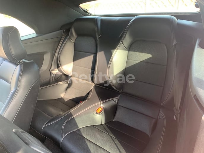 Dubai'de kiralık Ford Mustang Cabrio (Kırmızı), 2020