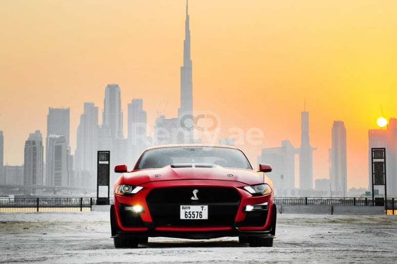 Ford Mustang (Красный), 2020 для аренды в Дубай