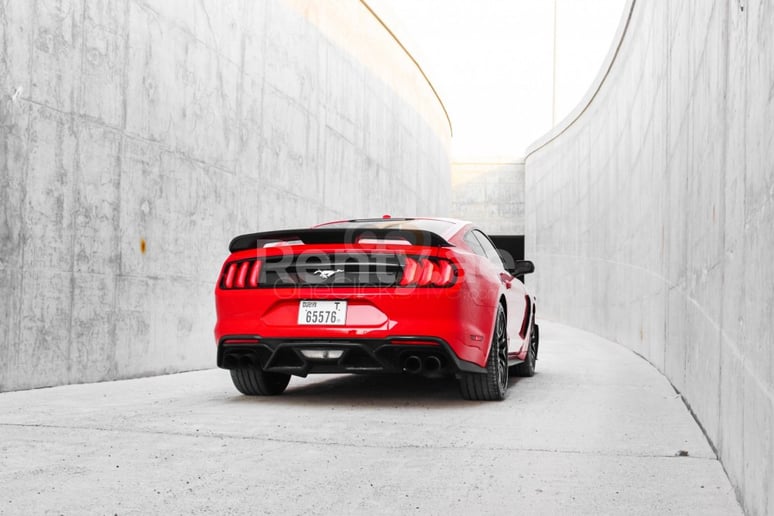 Ford Mustang (Красный), 2020 для аренды в Дубай