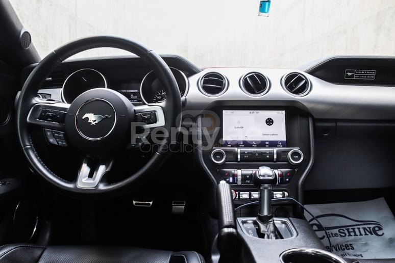 Ford Mustang (Красный), 2020 для аренды в Дубай
