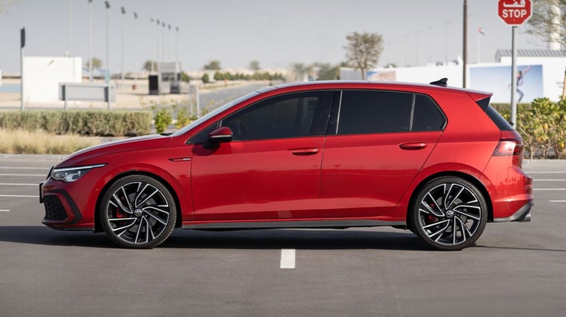 在阿布扎比 租 Golf GTI (红色), 2021