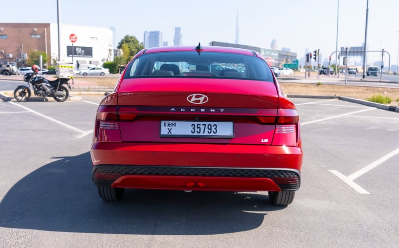 Hyundai Accent (Красный), 2024 для аренды в Шарджа