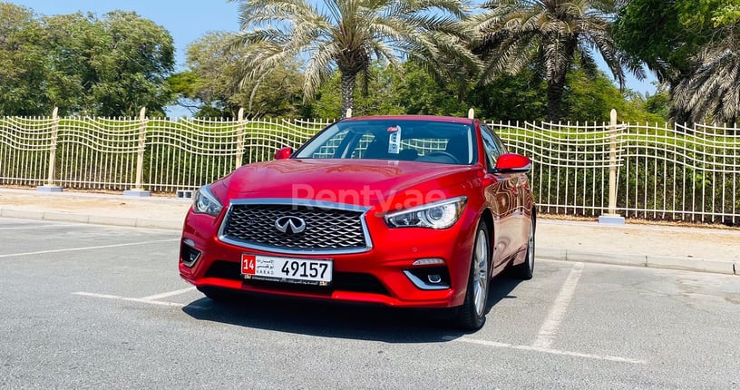 إيجار إنفينيتي Q50 (أحمر), 2021 في دبي