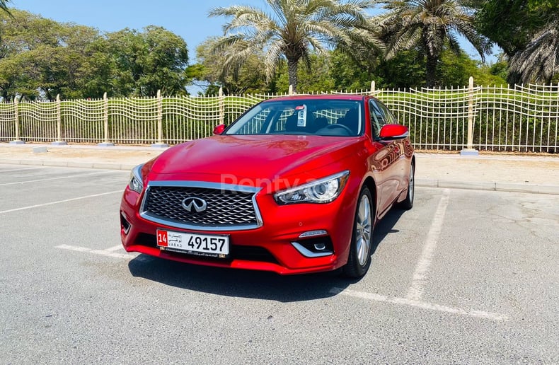 إيجار إنفينيتي Q50 (أحمر), 2021 في دبي