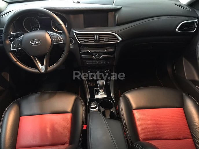 إيجار إنفينيتي Q30 (أحمر), 2019 في دبي