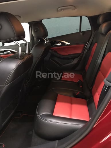 إيجار إنفينيتي Q30 (أحمر), 2019 في دبي