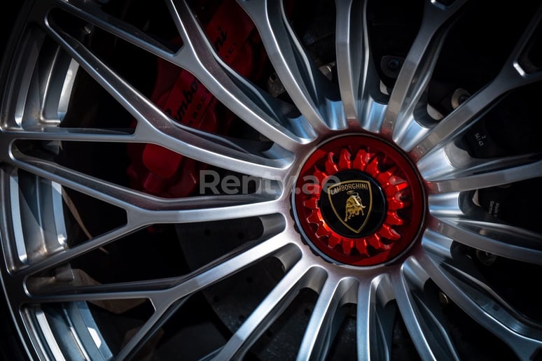 Lamborghini Aventador S (Rot), 2019  zur Miete in Dubai