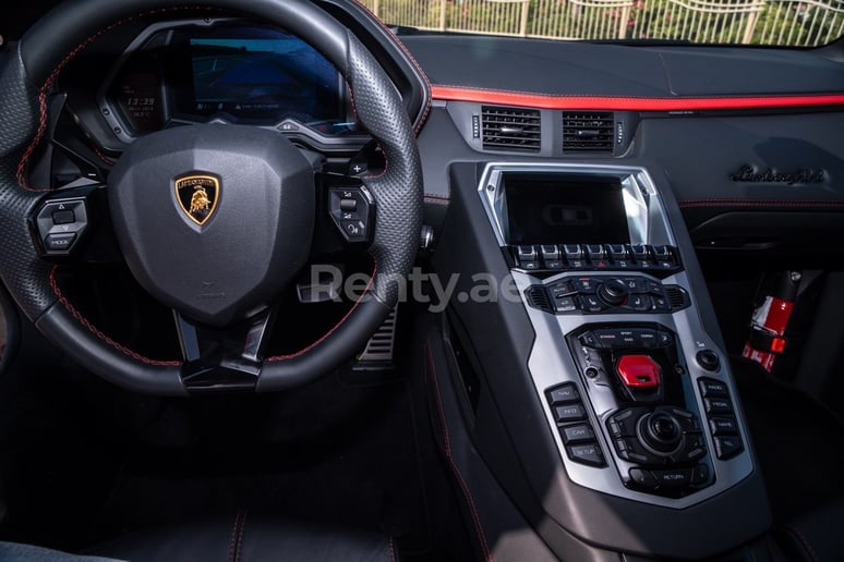 Lamborghini Aventador S (Rot), 2019  zur Miete in Dubai