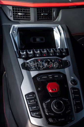 Lamborghini Aventador S (Rot), 2019  zur Miete in Dubai