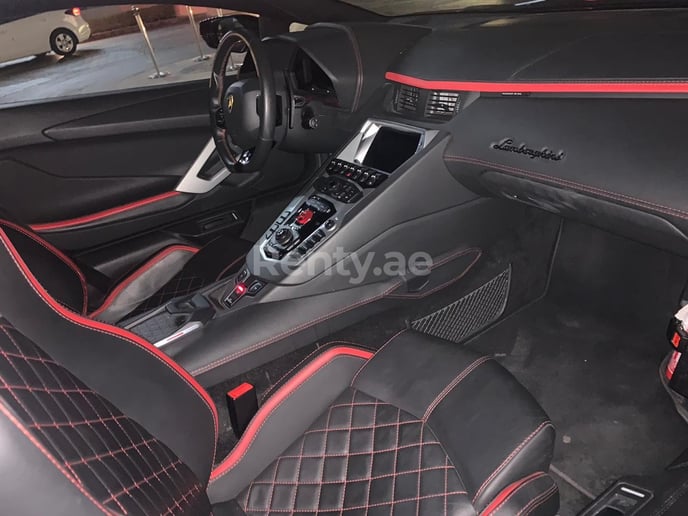 Lamborghini Aventador S (Rosso), 2019 in affitto a Dubai