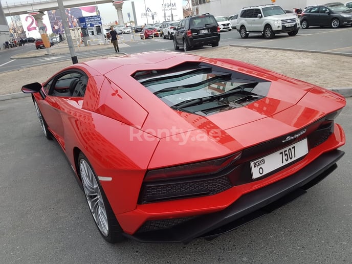 Lamborghini Aventador S (Rosso), 2019 in affitto a Dubai