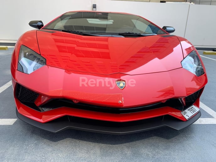 Lamborghini Aventador S (Rosso), 2019 in affitto a Dubai