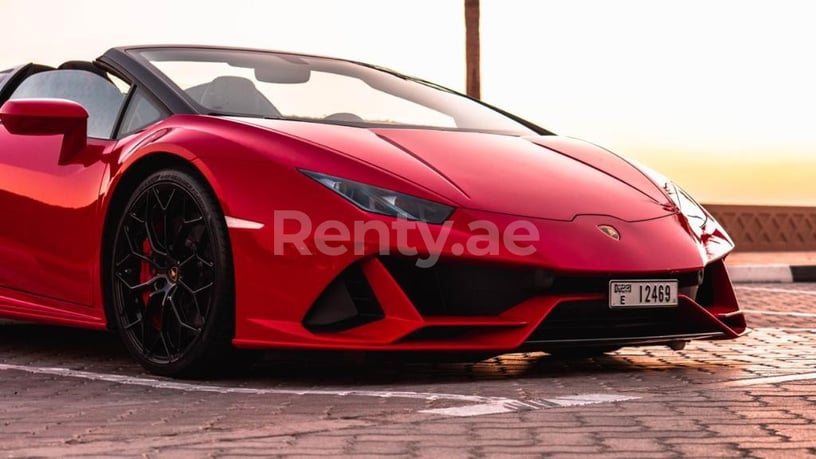 Lamborghini Evo Spyder (rojo), 2020 para alquiler en Dub&aacute;i