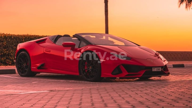 Lamborghini Evo Spyder (rojo), 2020 para alquiler en Dub&aacute;i