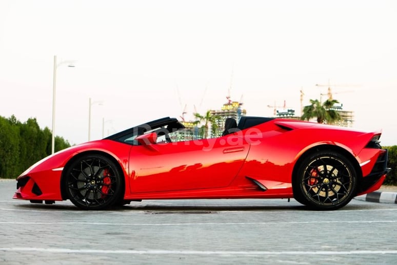 Lamborghini Evo Spyder (rojo), 2020 para alquiler en Dub&aacute;i